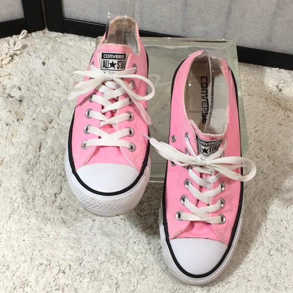 Converse Shoes - Converse Classic low tops in pink